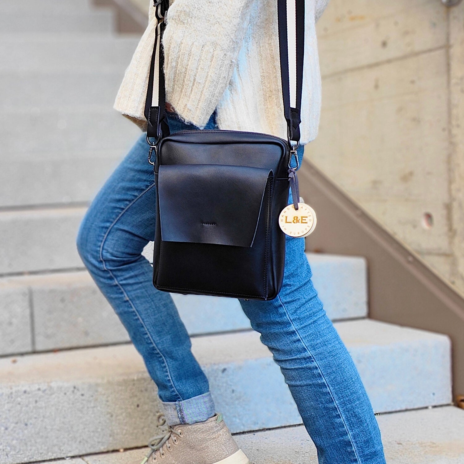 Bärn Messenger Bag - Premium Shoulder bag from L&E Studio